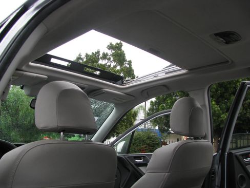 Used 2016 Subaru Forester 2.5i Touring w/ Eyesight & Navigation System AWD/4WD image 8