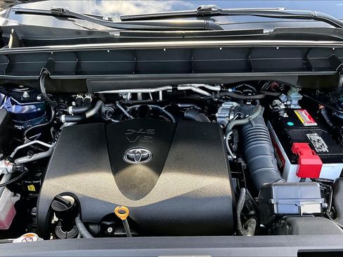 Used 2021 Toyota Highlander XLE FWD image 30