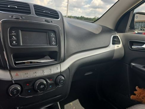 Used 2017 Dodge Journey SE FWD image 17