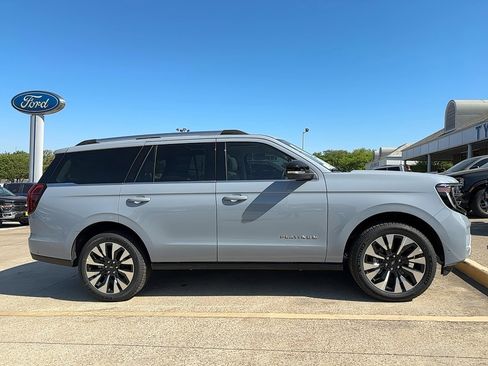 New 2025 Ford Expedition Platinum w/ Driver's Package image 8