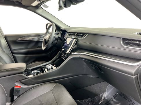 Used 2023 Jeep Grand Cherokee Altitude image 28