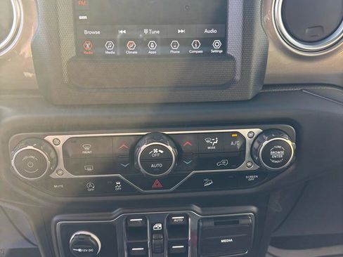 Used 2018 Jeep Wrangler Unlimited Sahara AWD/4WD image 26
