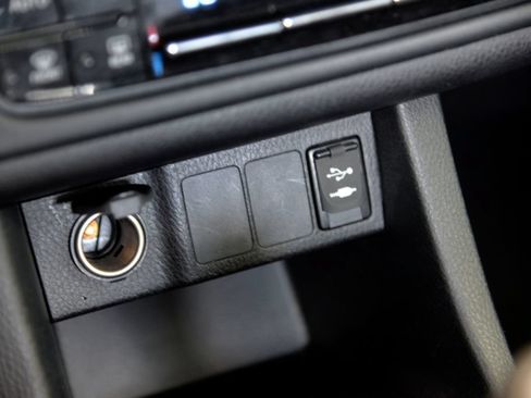 Used 2018 Toyota Corolla LE FWD image 25