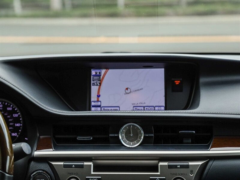 Used 2013 Lexus ES 350 w/ Luxury Pkg FWD image 18