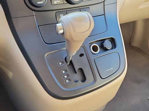 Used 2011 Kia Sedona LX FWD image 31