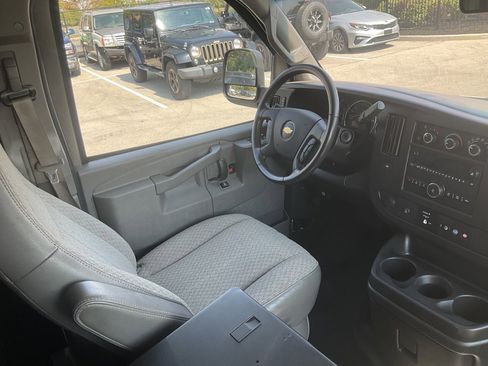 Used 2022 Chevrolet Express 2500 w/ Driver Convenience Package image 14