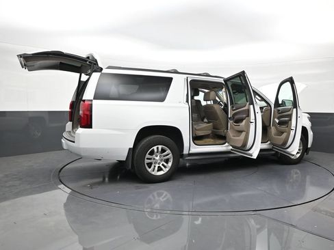Used 2018 Chevrolet Suburban LT RWD image 28