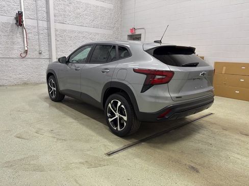 Used 2024 Chevrolet Trax RS w/ Driver Confidence Package image 5