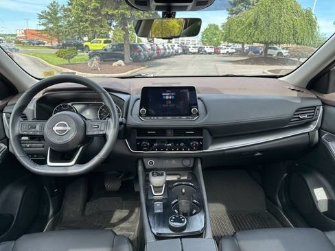 Used 2023 Nissan Rogue SV w/ SV Premium B Package AWD/4WD image 18