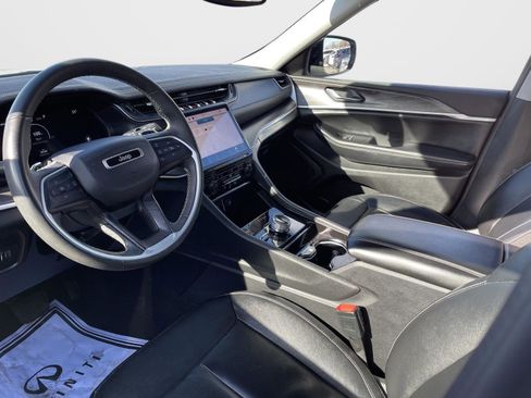 Used 2023 Jeep Grand Cherokee L Limited image 4