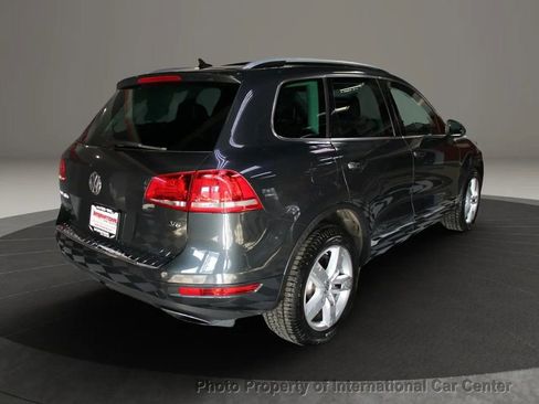 Used 2013 Volkswagen Touareg Sport image 5