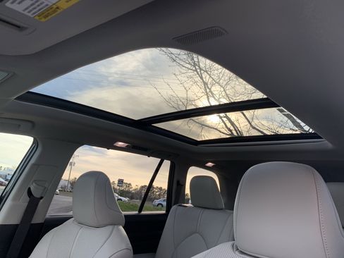 Used 2025 Toyota Grand Highlander AWD image 28