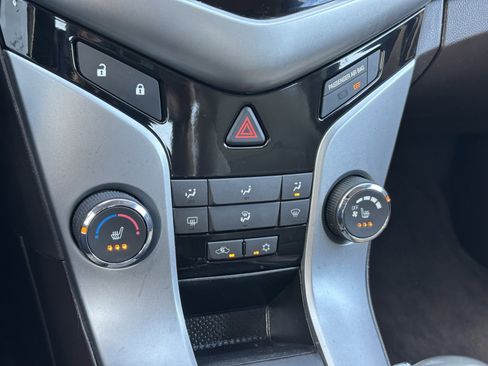 Used 2012 Chevrolet Cruze LT image 22