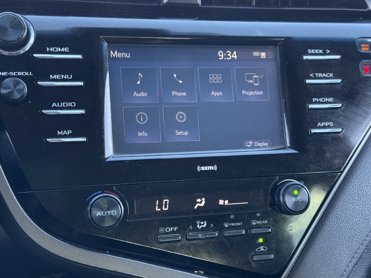 Used 2020 Toyota Camry SE FWD image 19