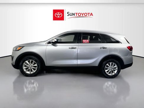 Used 2018 Kia Sorento FWD image 7