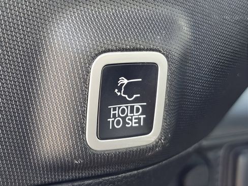 Used 2024 Jeep Grand Cherokee Altitude image 28