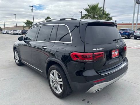 Used 2022 Mercedes-Benz GLB 250 4MATIC w/ Premium Package Lite image 3