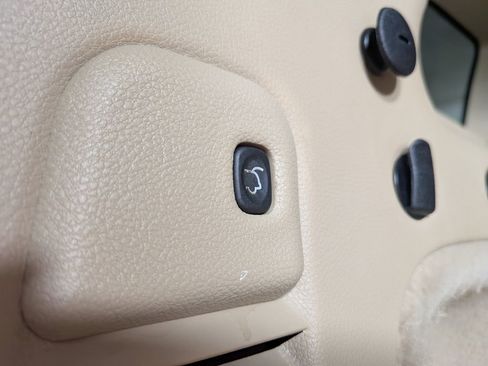 Used 2018 Jeep Grand Cherokee Overland image 11