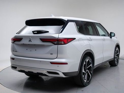 Used 2024 Mitsubishi Outlander SE image 7