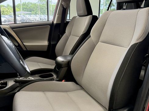 Used 2017 Toyota RAV4 XLE FWD image 14