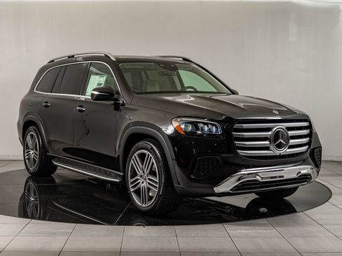 Used 2026 Mercedes-Benz GLS 450 4MATIC image 3