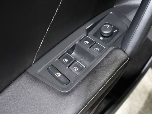 Used 2023 Volkswagen Tiguan SE R-Line image 14