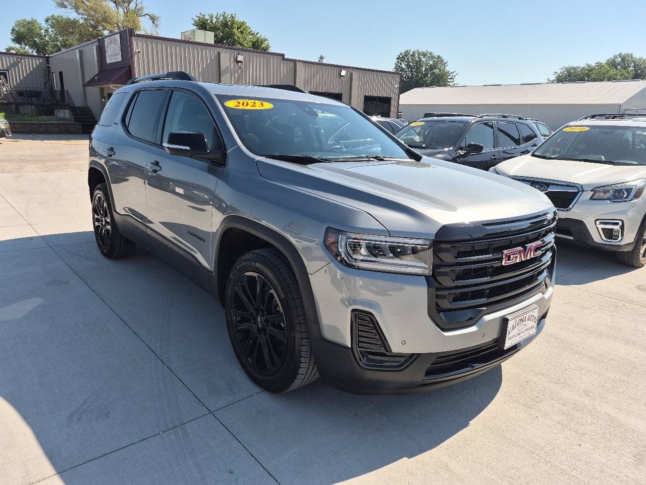 Used 2023 GMC Acadia SLE w/ Driver Convenience Package AWD/4WD image 4