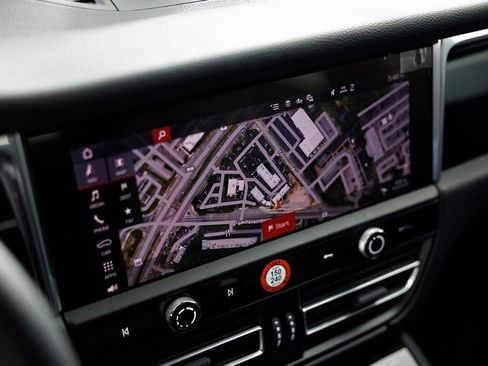 Certified 2025 Porsche Macan image 42