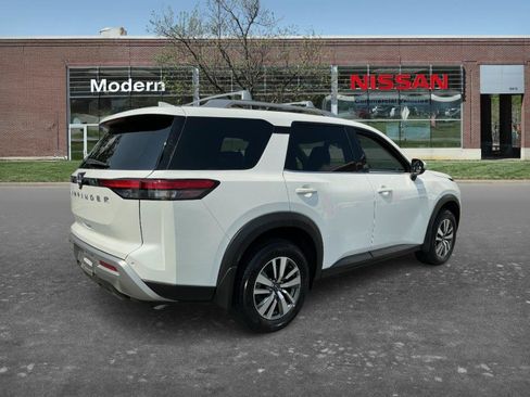 Certified 2025 Nissan Pathfinder SL FWD image 4