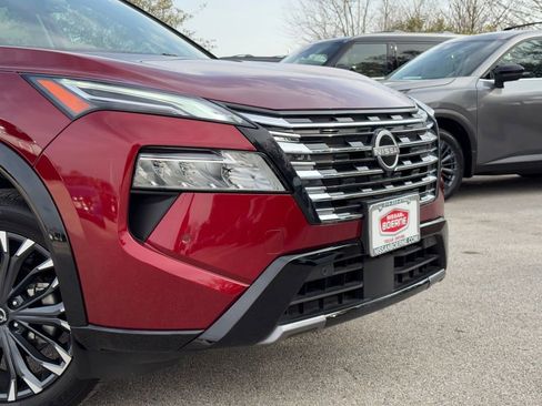 Used 2025 Nissan Rogue Platinum w/ Platinum Premium Package image 3