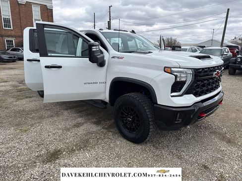 Used 2024 Chevrolet Silverado 2500 ZR2 w/ Technology Package image 35