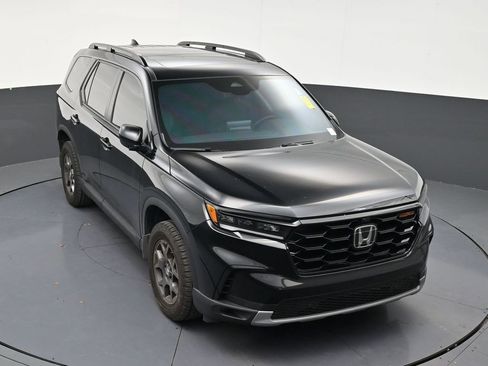 Used 2025 Honda Pilot TrailSport image 18