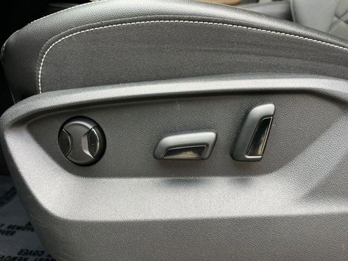 Used 2025 Volkswagen Atlas SE image 23