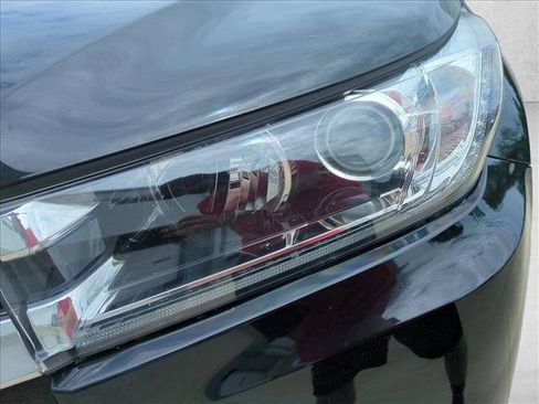 Used 2019 Toyota Highlander Limited FWD image 9