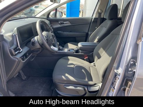 Used 2025 Kia Sportage LX image 9