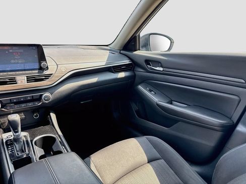 Used 2024 Nissan Altima 2.5 SV FWD image 26