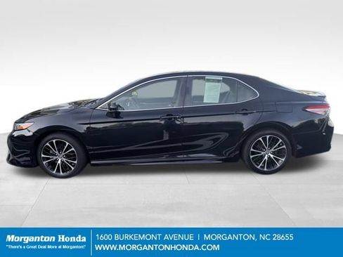 Used 2018 Toyota Camry SE w/ Moonroof Package FWD image 4