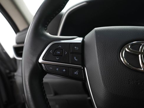 Used 2021 Toyota Highlander XLE AWD/4WD image 27