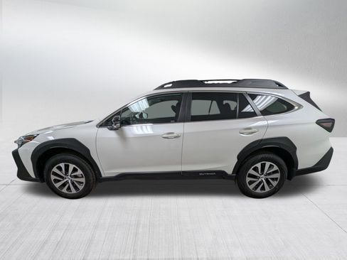 Used 2025 Subaru Outback Premium image 4