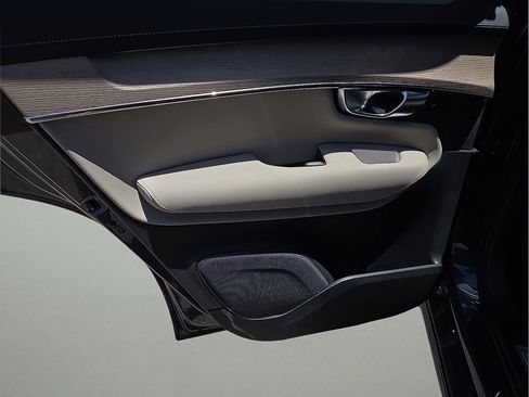 New 2026 Volvo XC90 B5 Core image 17