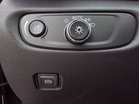 Used 2022 Chevrolet Blazer LT w/ Sound & Technology Package FWD image 13