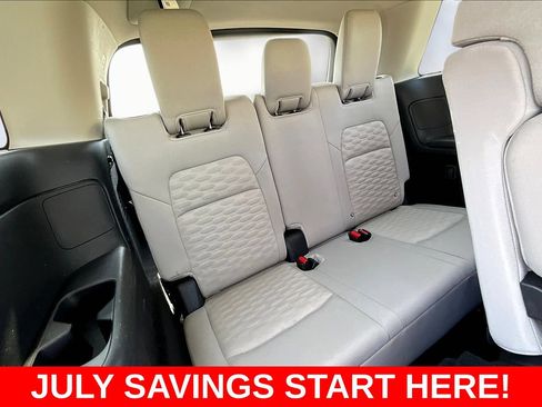 Used 2024 Nissan Pathfinder SV AWD/4WD image 34