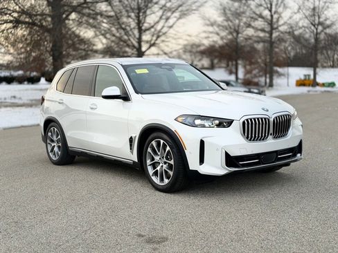 New 2026 BMW X5 xDrive50e image 8