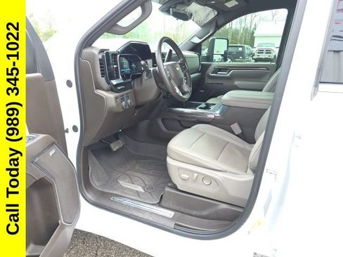 Used 2024 Chevrolet Silverado 2500 LTZ w/ LTZ Convenience Package AWD/4WD image 2