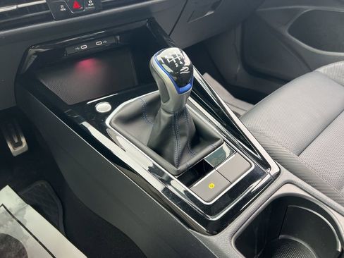 Used 2024 Volkswagen Golf R 2.0T image 20