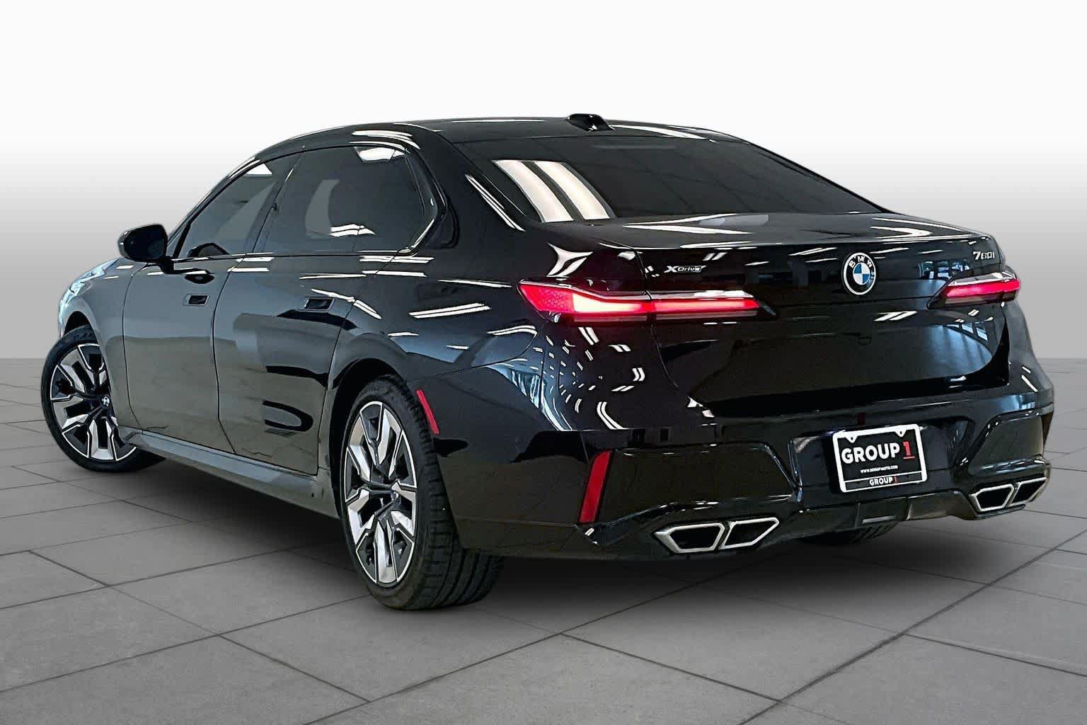 Used 2023 BMW 760i xDrive AWD/4WD image 10