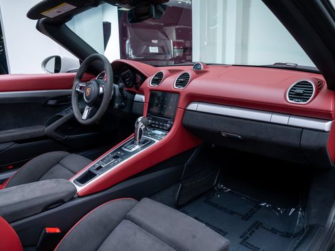 Used 2021 Porsche 718 Boxster Spyder RWD image 35