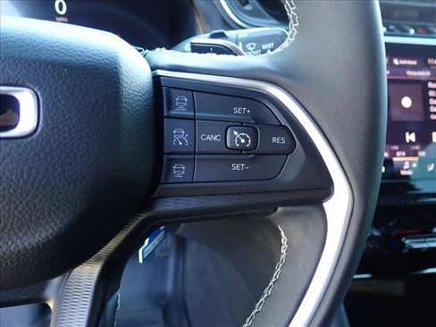 Used 2025 Jeep Grand Cherokee L Laredo w/ Luxury Tech Group I AWD/4WD image 14