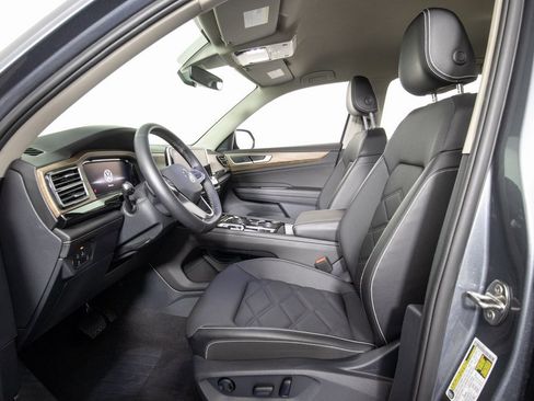 Used 2025 Volkswagen Atlas SE image 5