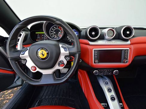 Used 2015 Ferrari California T RWD image 42